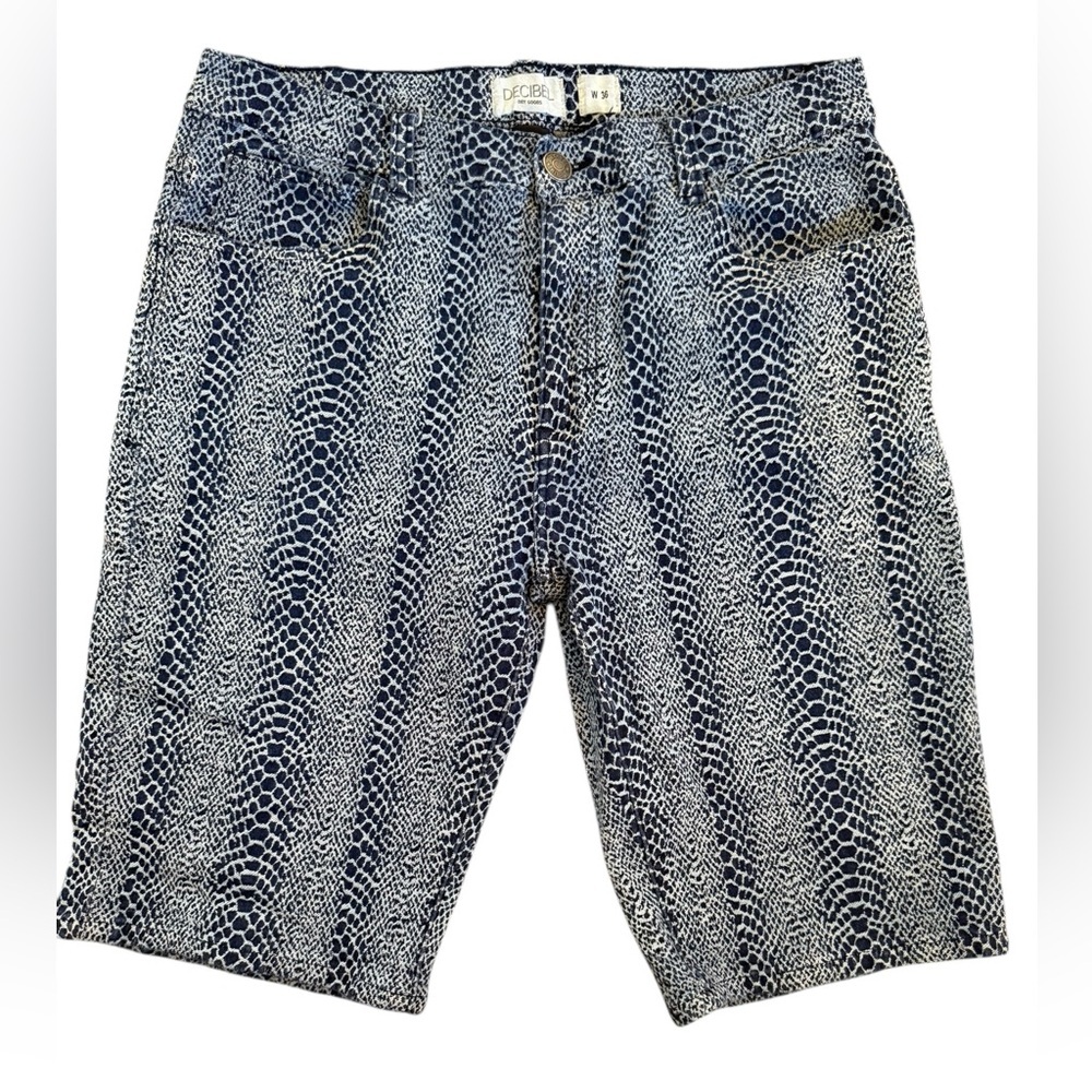 Men’s Decibel snakeskin print stretchy denim shorts EUC Size 36 - Picture 2 of 10